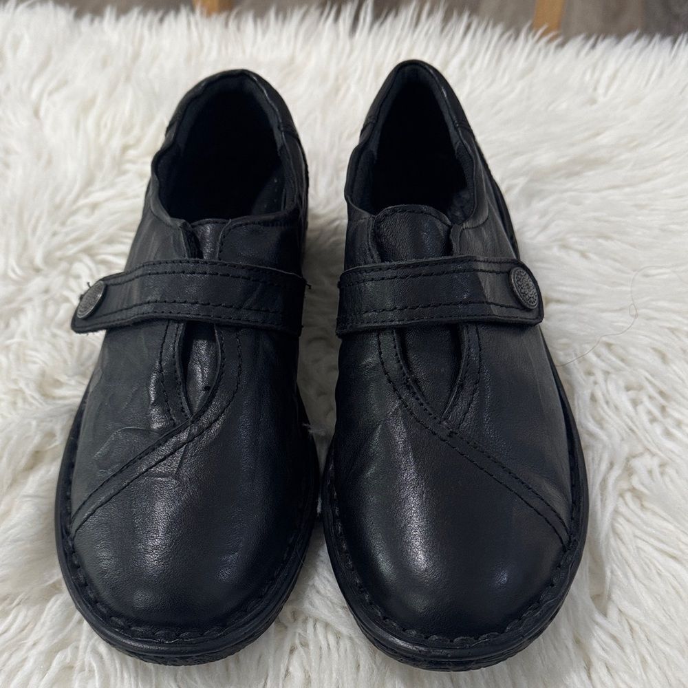 Spring Step Black Leather Moccasins
